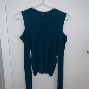 [L]👚NWT - F21 cold shoulder top